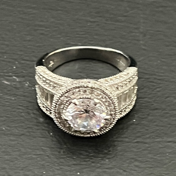 White Cubic Zirconium Sterling silver Ring size 6 - Picture 7 of 15